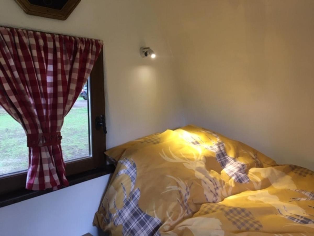 Charming 2-Bed Cabin In Domfront-En-Poiraie Perrou Екстер'єр фото
