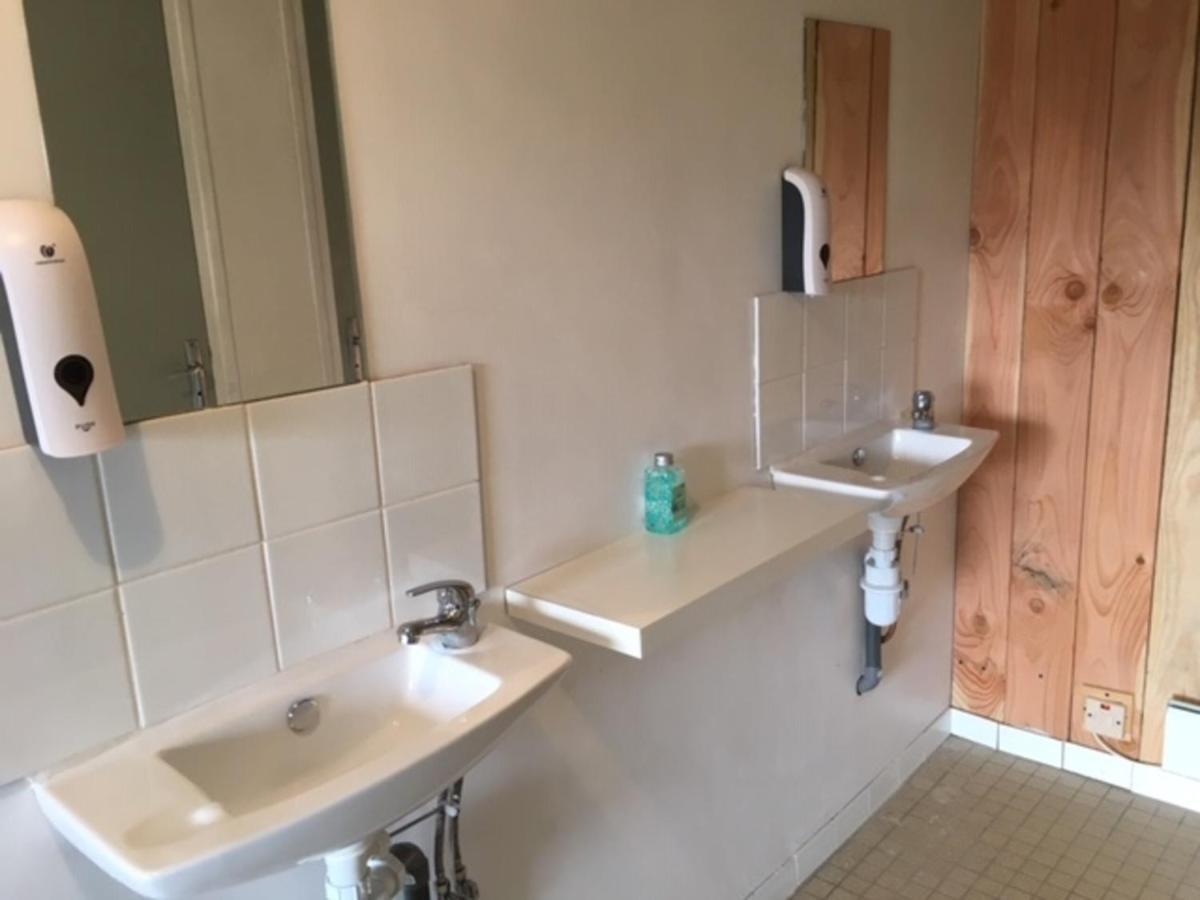 Charming 2-Bed Cabin In Domfront-En-Poiraie Perrou Екстер'єр фото